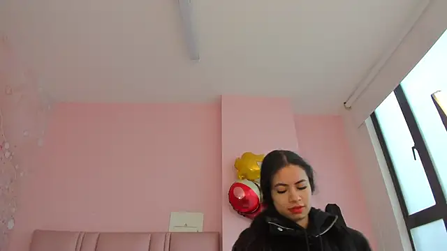 soyzarahtorres online show from 10-25-25, 04:02