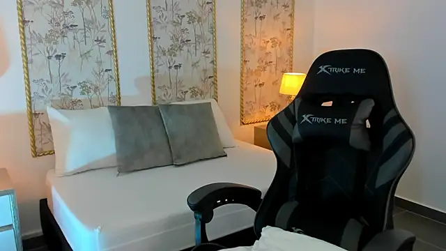 Snapshot of melody_flowers chatting on 10-08-25, 12:25 melody flowers online show from 10-08-25, 12:25