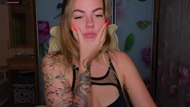 Snapshot of EmilyRobbie chatting on 09-30-25, 03:50 EmilyRobbie online show from 09-30-25, 03:50