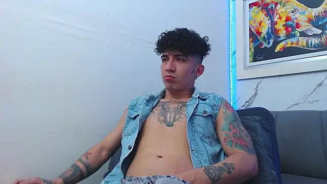 Snapshot of targuerian22 chatting on 01-17-26, 08:23 targuerian22 online show from 01-17-26, 08:23