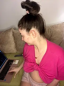 Snapshot of GraceCarther chatting on 11-21-25, 10:19 GraceCarther online show from 11-21-25, 10:19