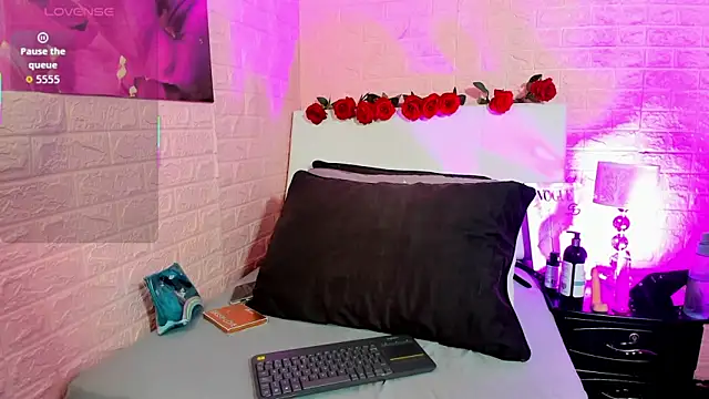 LYAA COLLINS  online show from 01-06-26, 10:30