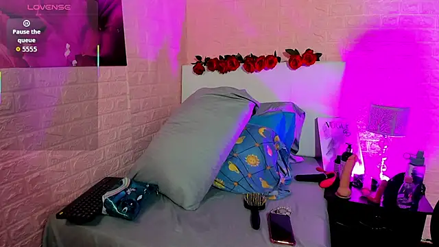 LYAA COLLINS  online show from 01-09-26, 10:40