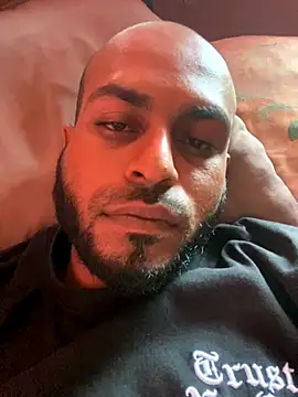 Snapshot of islandvybee55 chatting on 10-30-25, 03:35 islandvybee55 online show from 10-30-25, 03:35