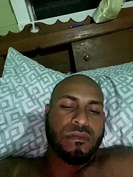 Snapshot of islandvybee55 chatting on 12-17-25, 02:50 islandvybee55 online show from 12-17-25, 02:50