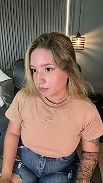 Snapshot of MiaPetit_ chatting on 11-02-25, 06:21 MiaPetit online show from 11-02-25, 06:21