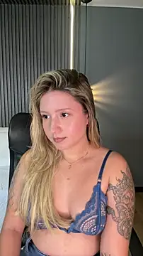 Snapshot of MiaPetit_ chatting on 11-06-25, 12:00 MiaPetit online show from 11-06-25, 12:00