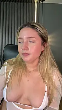 Snapshot of MiaPetit_ chatting on 11-09-25, 06:39 MiaPetit online show from 11-09-25, 06:39