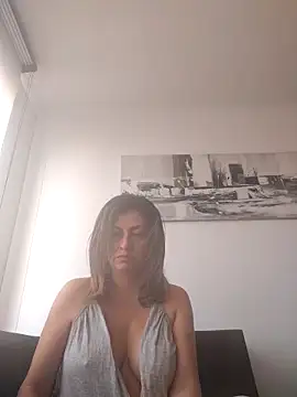 Latiinvenushot online show from 11-16-25, 02:00