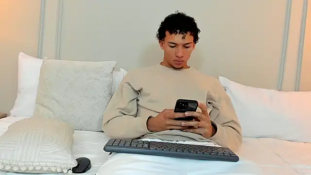 Snapshot of Dominick_star chatting on 12-12-24, 03:32 Dominick star online show from 12-12-24, 03:32