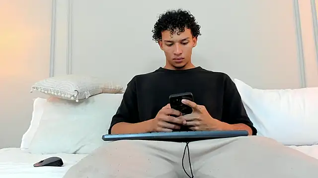 Snapshot of Dominick_star chatting on 12-17-24, 03:17 Dominick star online show from 12-17-24, 03:17