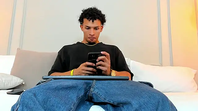 Snapshot of Dominick_star chatting on 01-06-25, 03:42 Dominick star online show from 01-06-25, 03:42