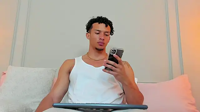 Snapshot of Dominick_star chatting on 01-11-25, 03:13 Dominick star online show from 01-11-25, 03:13