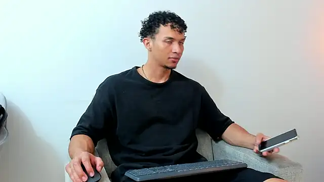 Snapshot of Dominick_star chatting on 01-12-25, 02:56 Dominick star online show from 01-12-25, 02:56