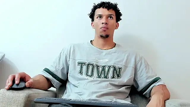 Snapshot of Dominick_star chatting on 01-16-25, 03:23 Dominick star online show from 01-16-25, 03:23