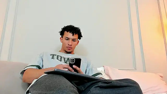 Snapshot of Dominick_star chatting on 01-16-25, 09:27 Dominick star online show from 01-16-25, 09:27