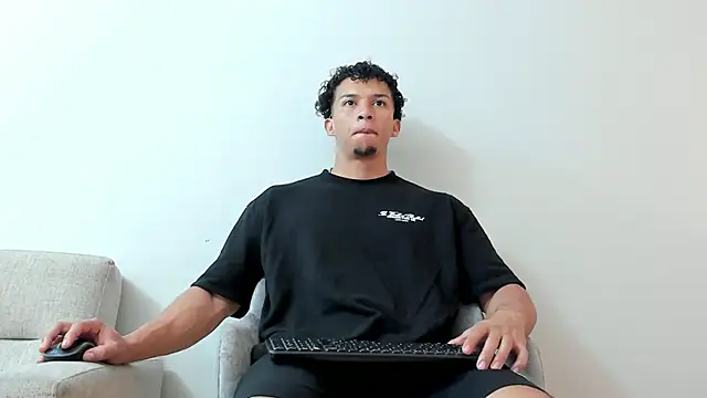 Snapshot of Dominick_star chatting on 01-27-25, 03:26 Dominick star online show from 01-27-25, 03:26