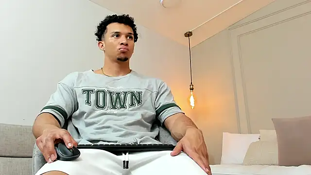 Snapshot of Dominick_star chatting on 01-30-25, 09:36 Dominick star online show from 01-30-25, 09:36