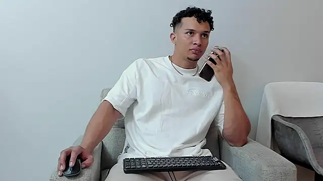 Snapshot of Dominick_star chatting on 02-26-25, 03:21 Dominick star online show from 02-26-25, 03:21