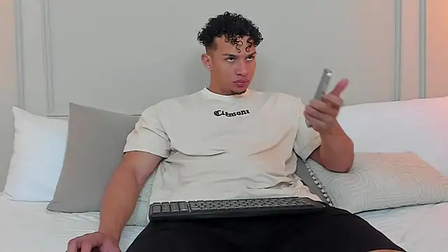 Snapshot of Dominick_star chatting on 03-02-25, 03:24 Dominick star online show from 03-02-25, 03:24