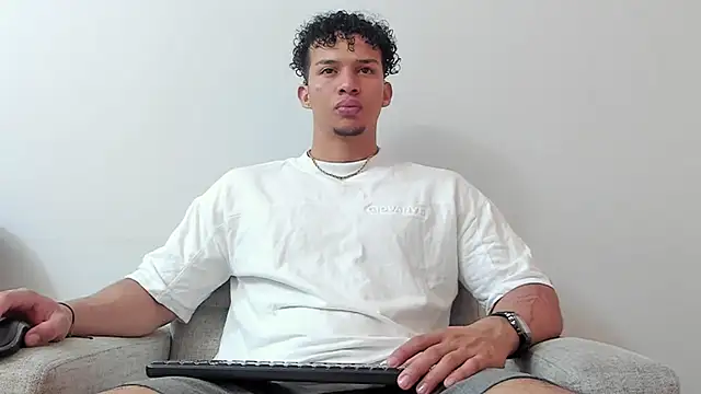 Snapshot of Dominick_star chatting on 03-13-25, 03:44 Dominick star online show from 03-13-25, 03:44