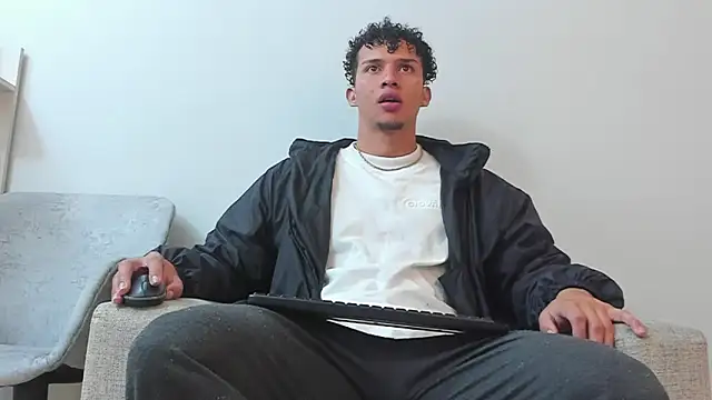 Snapshot of Dominick_star chatting on 03-19-25, 04:03 Dominick star online show from 03-19-25, 04:03