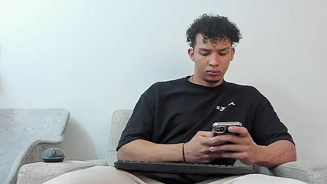 Snapshot of Dominick_star chatting on 03-21-25, 03:44 Dominick star online show from 03-21-25, 03:44