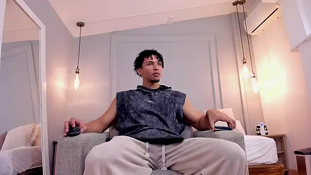 Snapshot of Dominick_star chatting on 09-19-25, 04:36 Dominick star online show from 09-19-25, 04:36