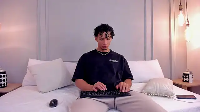 Snapshot of Dominick_star chatting on 09-21-25, 04:03 Dominick star online show from 09-21-25, 04:03