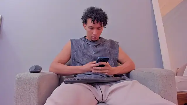 Snapshot of Dominick_star chatting on 10-29-25, 03:31 Dominick star online show from 10-29-25, 03:31