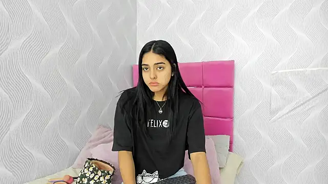 natalia aguirre1 online show from 01-05-25, 12:53