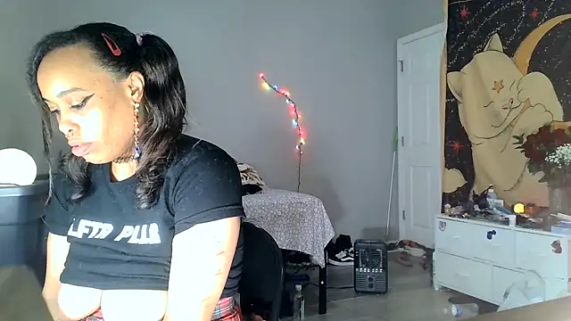 Snapshot of loveluna8 chatting on 01-06-25, 05:49 loveluna8 online show from 01-06-25, 05:49