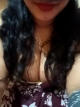 Snapshot of MONA_DARLING31 chatting on 02-24-25, 05:11 MONA DARLING31 online show from 02-24-25, 05:11