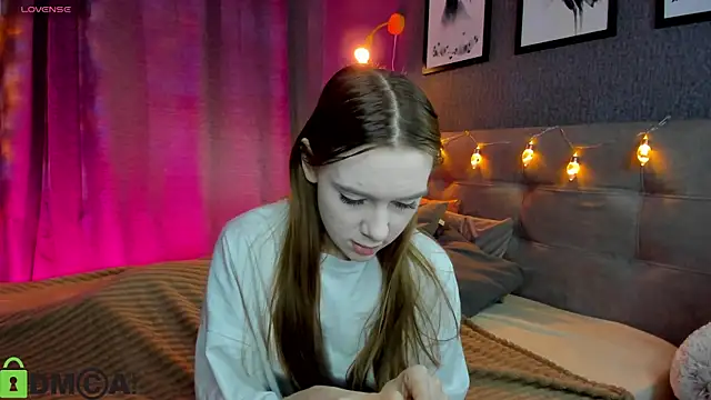 Lesi Moonie01 online show from 12-18-25, 09:15