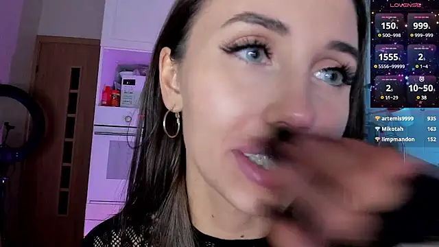 Snapshot of L1TWW chatting on 02-06-25, 02:33 L1TWW online show from 02-06-25, 02:33