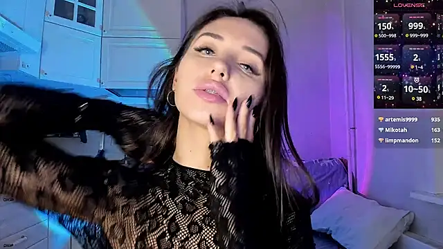 Snapshot of L1TWW chatting on 02-06-25, 10:32 L1TWW online show from 02-06-25, 10:32