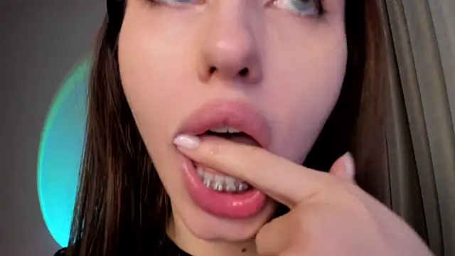 Snapshot of L1TWW chatting on 02-27-25, 02:00 L1TWW online show from 02-27-25, 02:00