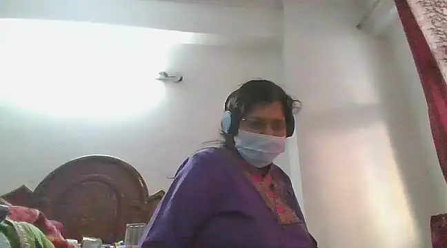 Snapshot of cutiecatty21 chatting on 02-14-25, 11:31 cutiecatty21 online show from 02-14-25, 11:31