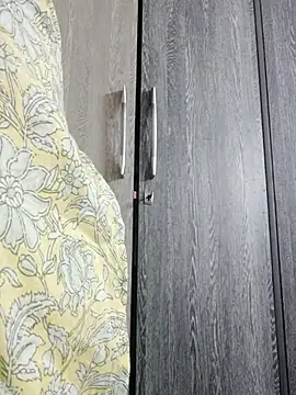 Snapshot of cutiecatty21 chatting on 10-27-25, 08:40 cutiecatty21 online show from 10-27-25, 08:40