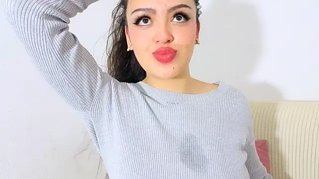 Snapshot of Sweet-Sophiee chatting on 10-12-25, 10:53 Sweet-Sophiee online show from 10-12-25, 10:53