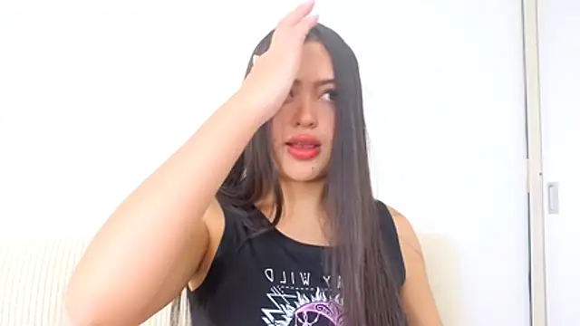 Snapshot of Sweet-Sophiee chatting on 11-30-25, 06:56 Sweet-Sophiee online show from 11-30-25, 06:56