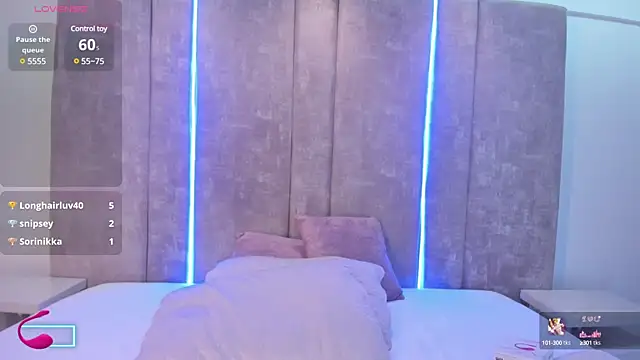 Snapshot of MaxiRogers chatting on 03-10-25, 10:55 MaxiRogers online show from 03-10-25, 10:55