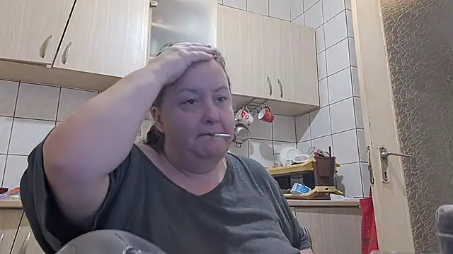 Snapshot of melissaBlessing chatting on 10-12-25, 02:10 melissaBlessing online show from 10-12-25, 02:10