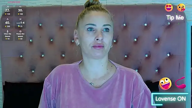 Snapshot of KikiSweet08 chatting on 11-21-25, 05:17 KikiSweet08 online show from 11-21-25, 05:17