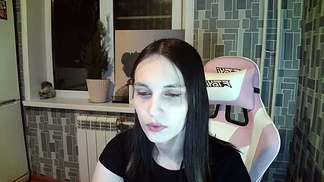 Snapshot of BlackHe4rts_ chatting on 03-18-25, 10:48 BlackHe4rts online show from 03-18-25, 10:48