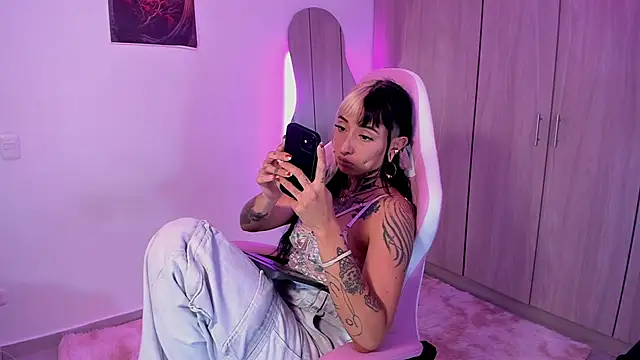 HollyHudsonn online show from 03-14-25, 07:34