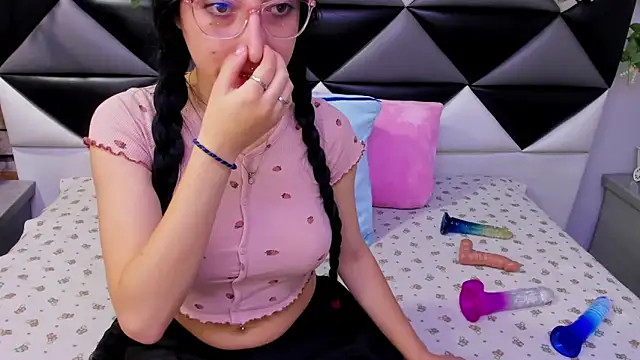 Snapshot of Katty_Queen chatting on 11-13-25, 12:15 Katty Queen online show from 11-13-25, 12:15