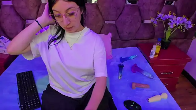 Snapshot of Katty_Queen chatting on 11-27-25, 12:40 Katty Queen online show from 11-27-25, 12:40