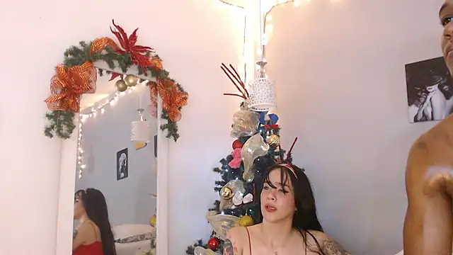 Snapshot of Kimandyuk chatting on 12-18-24, 10:35 Kimandyuk online show from 12-18-24, 10:35