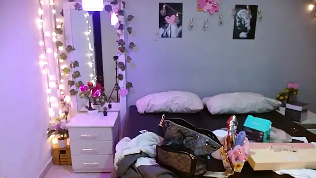 Snapshot of Kimandyuk chatting on 03-21-25, 08:08 Kimandyuk online show from 03-21-25, 08:08